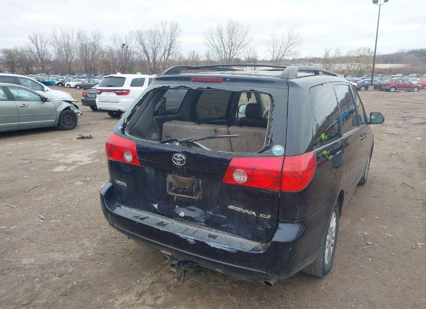 Photo 6 of 2007 Toyota Sienna XLE (VIN 5TDZK22C17S092456)