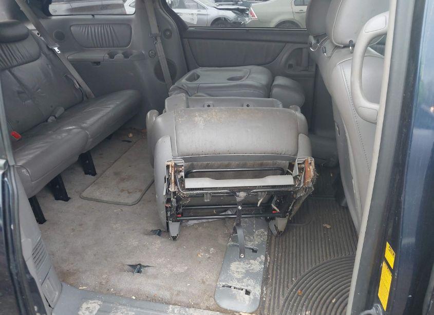 Photo 8 of 2007 Toyota Sienna XLE (VIN 5TDZK22C17S092456)