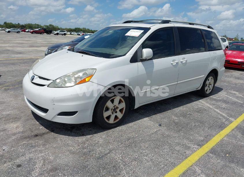 Photo 2 of 2008 Toyota Sienna XLE (VIN 5TDZK22C18S153368)