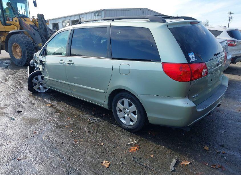Photo 3 of 2008 Toyota Sienna XLE (VIN 5TDZK22C18S166900)