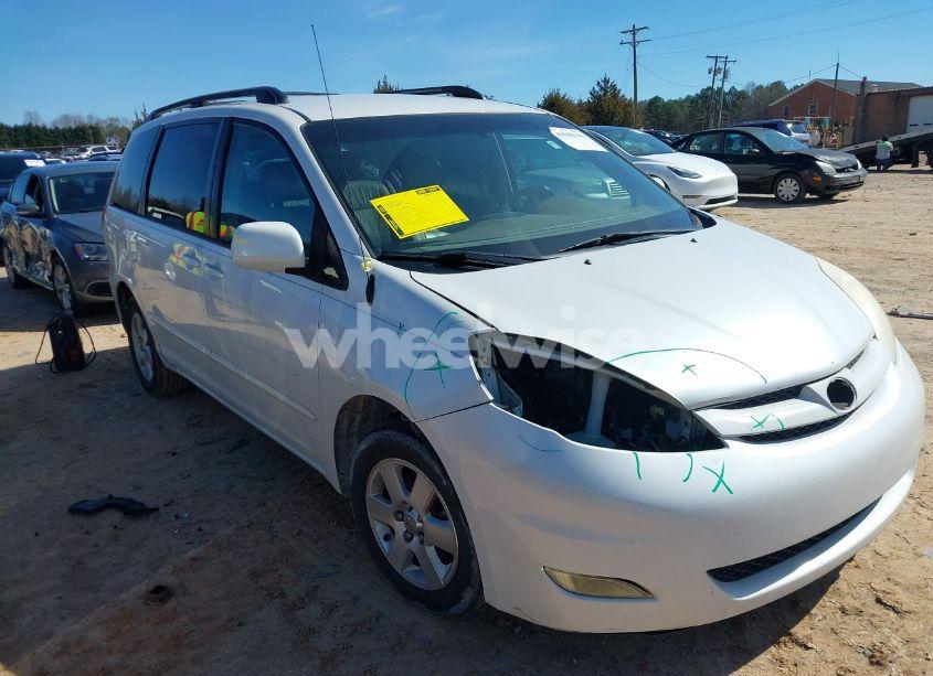 2008 Toyota Sienna XLE (VIN 5TDZK22C18S213553) main photo