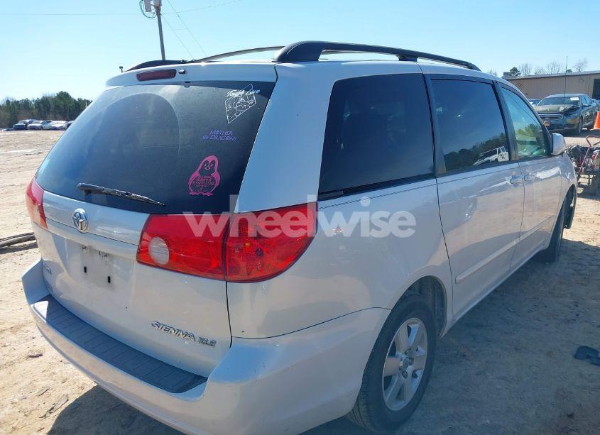 Photo 4 of 2008 Toyota Sienna XLE (VIN 5TDZK22C18S213553)