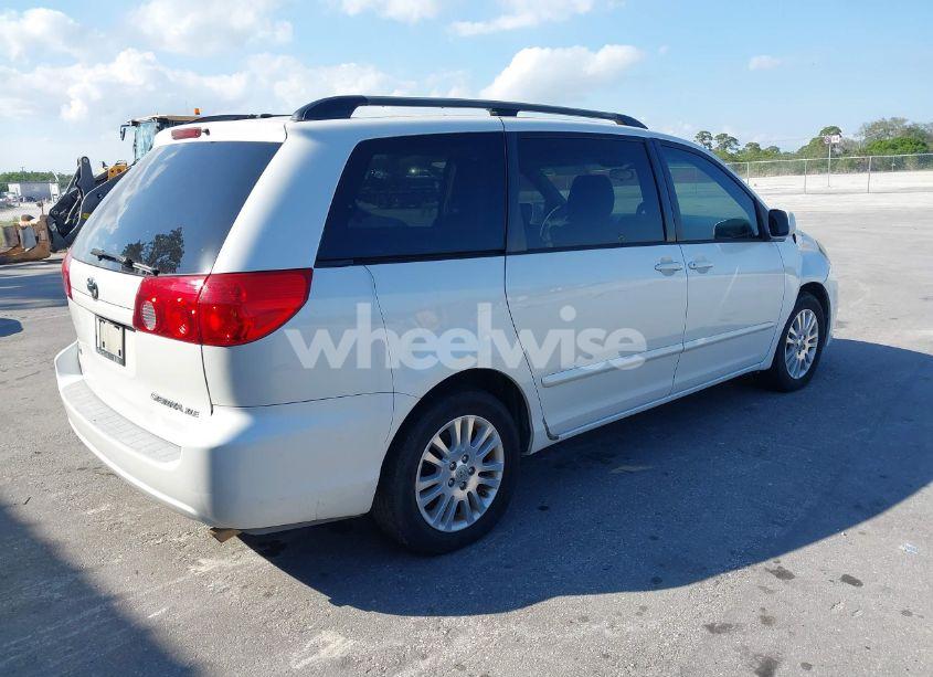 Photo 4 of 2009 Toyota Sienna XLE (VIN 5TDZK22C19S238812)