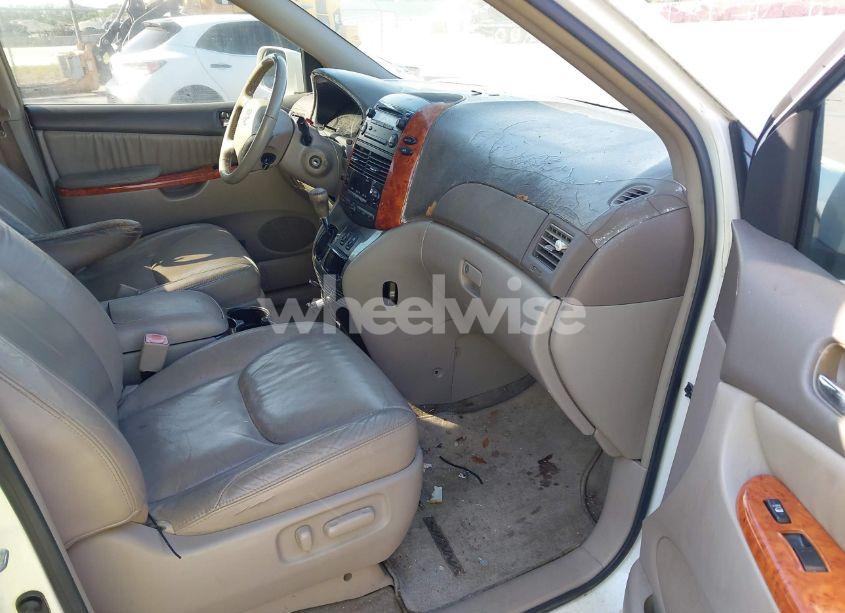 Photo 5 of 2009 Toyota Sienna XLE (VIN 5TDZK22C19S238812)