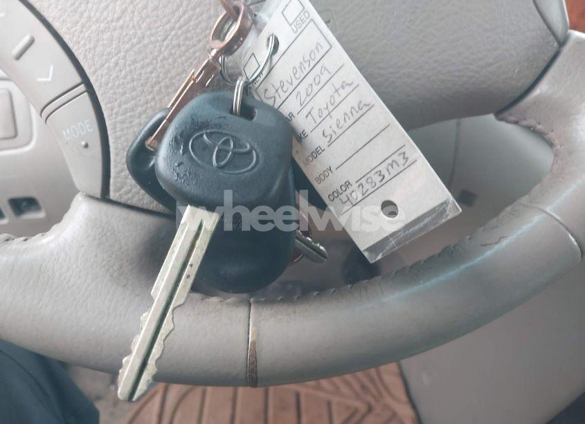 Photo 11 of 2009 Toyota Sienna XLE (VIN 5TDZK22C19S241208)