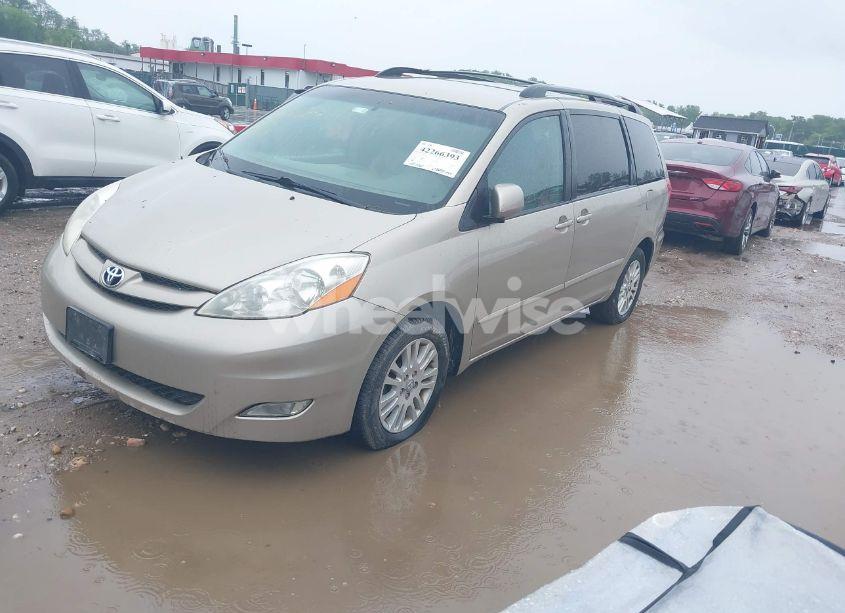 Photo 2 of 2009 Toyota Sienna XLE (VIN 5TDZK22C19S241208)