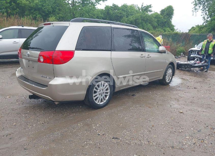 Photo 4 of 2009 Toyota Sienna XLE (VIN 5TDZK22C19S241208)