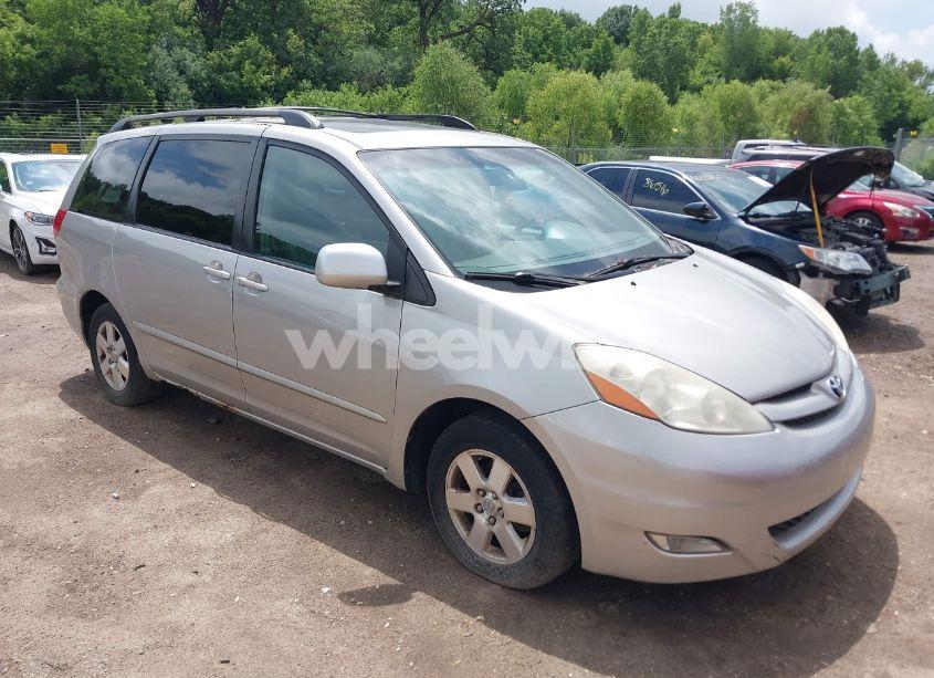 2007 Toyota Sienna XLE (VIN 5TDZK22C27S043234) main photo