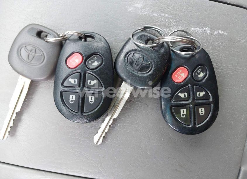 Photo 11 of 2007 Toyota Sienna XLE (VIN 5TDZK22C27S043234)