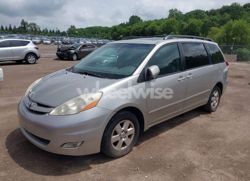 Photo 2 of 2007 Toyota Sienna XLE (VIN 5TDZK22C27S043234)