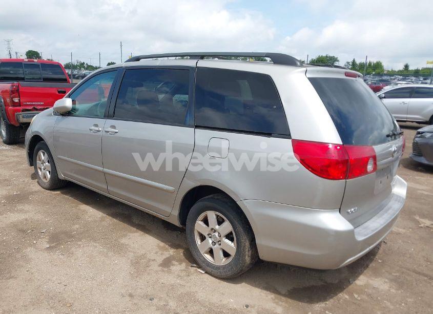Photo 3 of 2007 Toyota Sienna XLE (VIN 5TDZK22C27S043234)