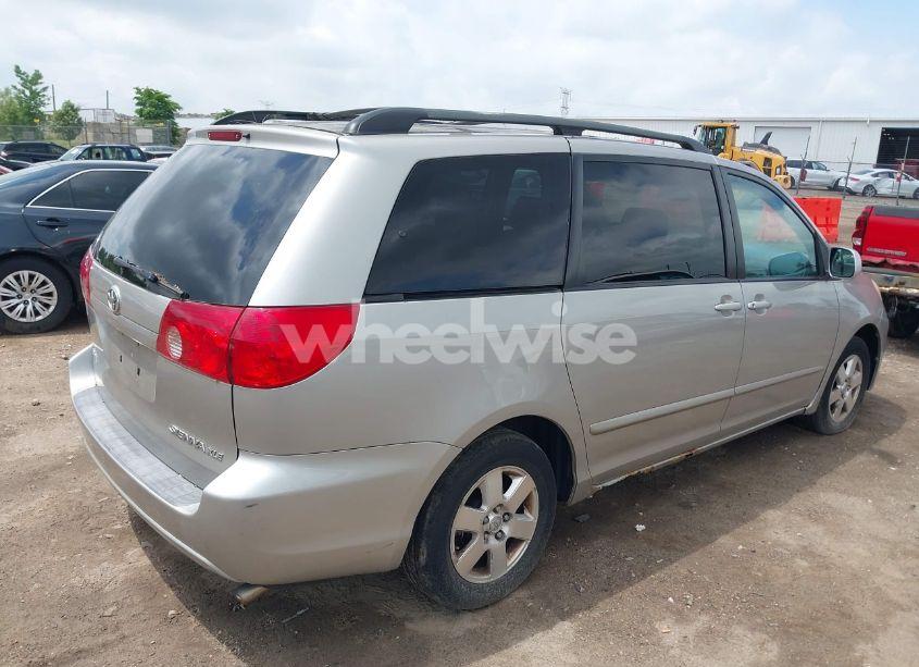 Photo 4 of 2007 Toyota Sienna XLE (VIN 5TDZK22C27S043234)