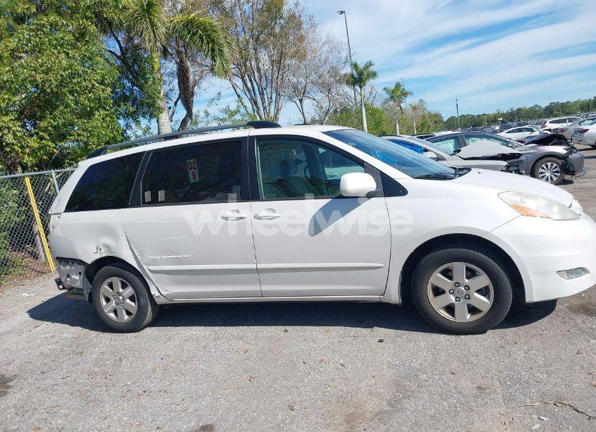Photo 13 of 2007 Toyota Sienna XLE (VIN 5TDZK22C27S056453)