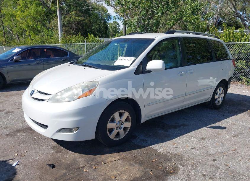 Photo 2 of 2007 Toyota Sienna XLE (VIN 5TDZK22C27S056453)