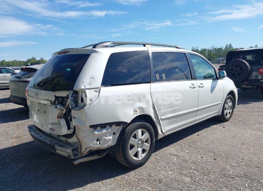 Photo 4 of 2007 Toyota Sienna XLE (VIN 5TDZK22C27S056453)
