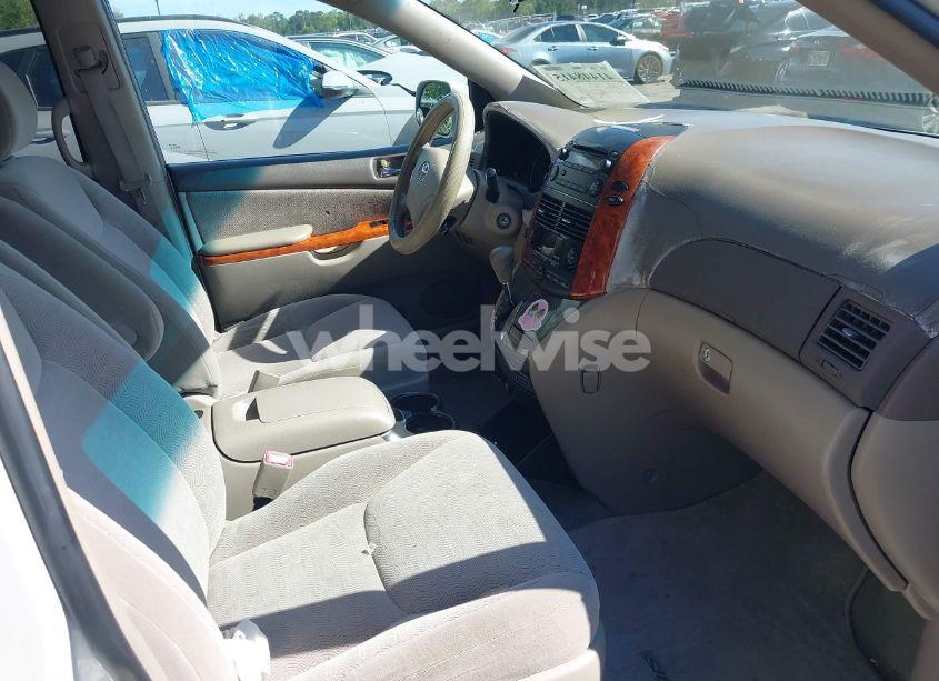 Photo 5 of 2007 Toyota Sienna XLE (VIN 5TDZK22C27S056453)