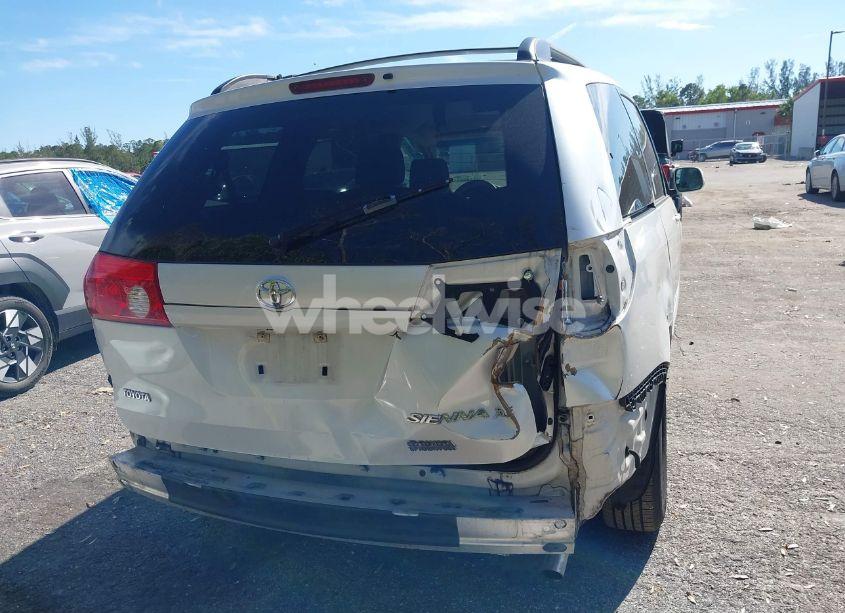 Photo 6 of 2007 Toyota Sienna XLE (VIN 5TDZK22C27S056453)