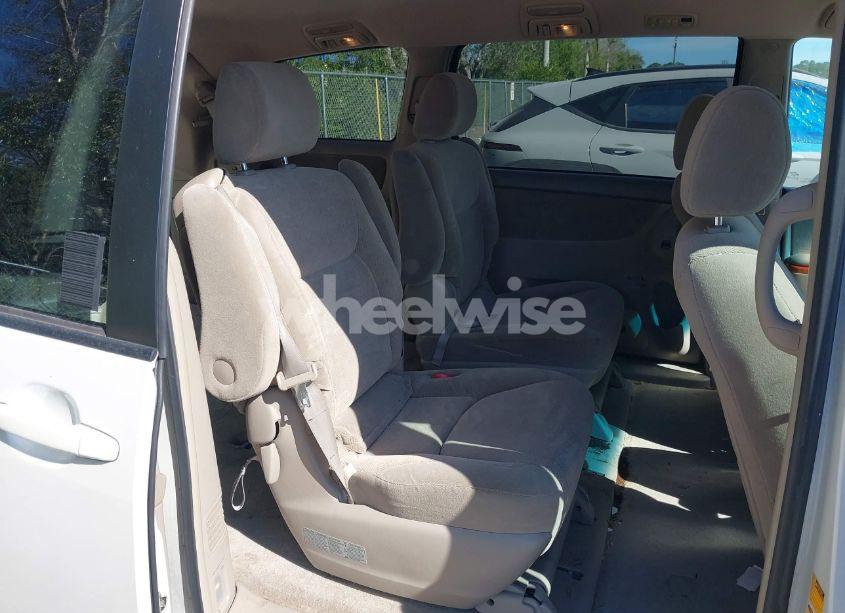 Photo 8 of 2007 Toyota Sienna XLE (VIN 5TDZK22C27S056453)