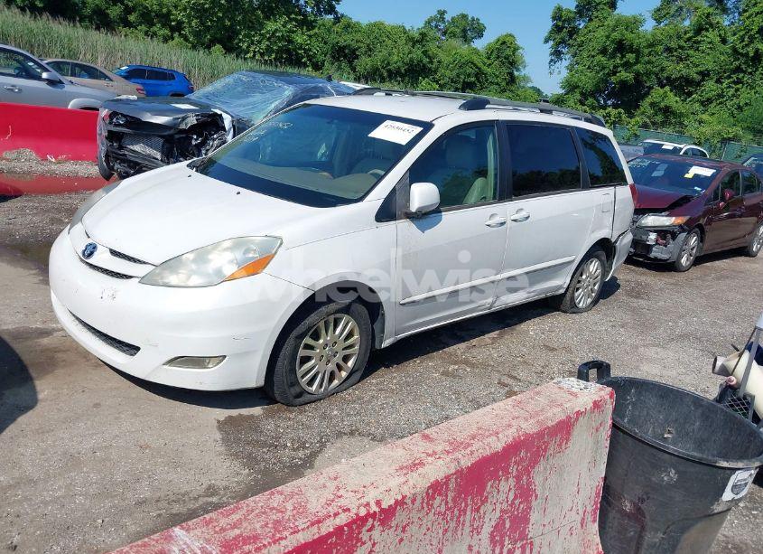 Photo 2 of 2007 Toyota Sienna XLE (VIN 5TDZK22C47S046118)