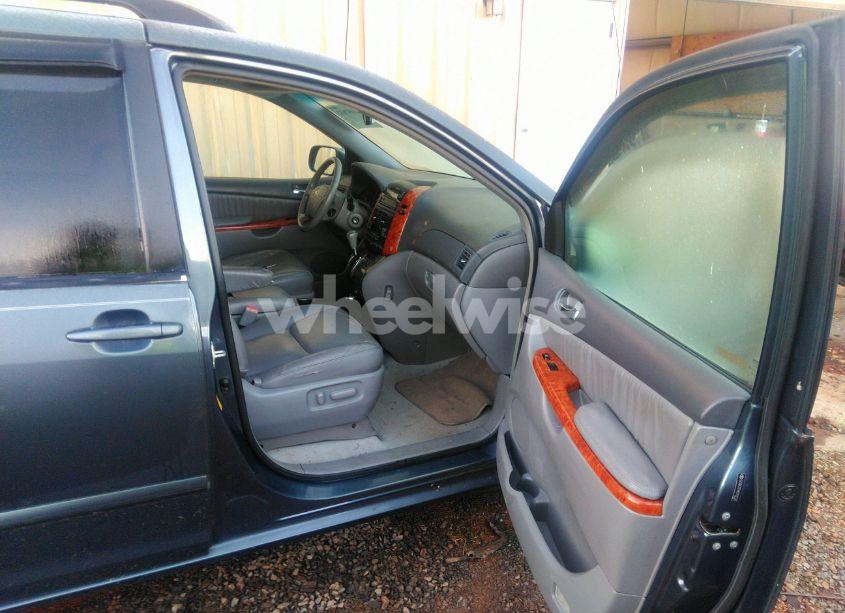 Photo 5 of 2008 Toyota Sienna XLE (VIN 5TDZK22C48S152733)