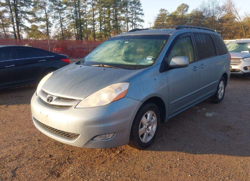 Photo 2 of 2008 Toyota Sienna XLE (VIN 5TDZK22C48S174134)