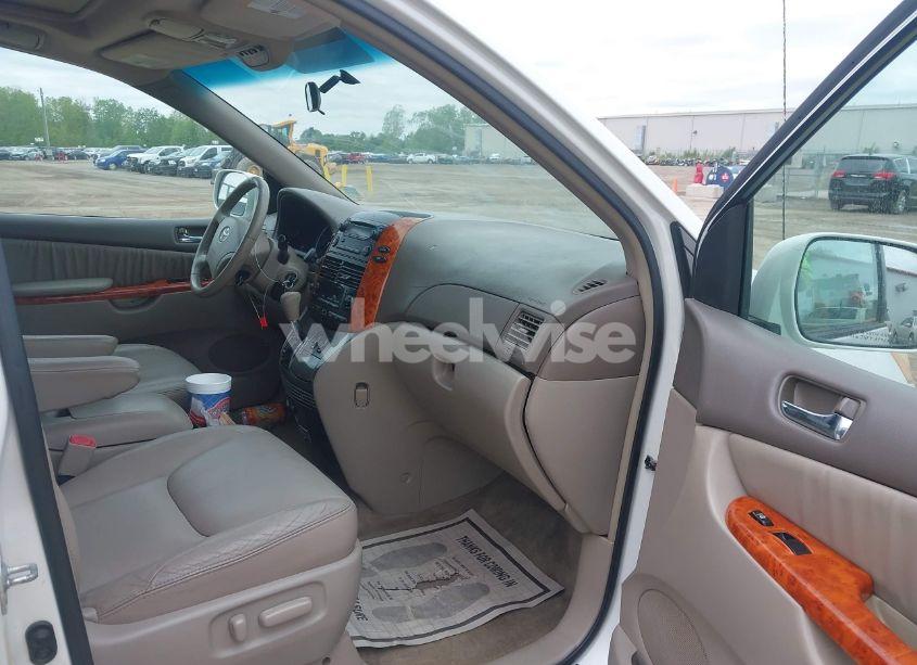 Photo 5 of 2008 Toyota Sienna LIMITED/XLE (VIN 5TDZK22C48S203888)