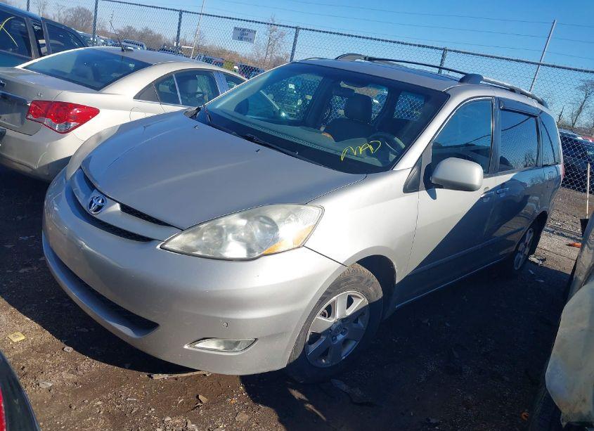 Photo 2 of 2009 Toyota Sienna XLE (VIN 5TDZK22C49S230249)