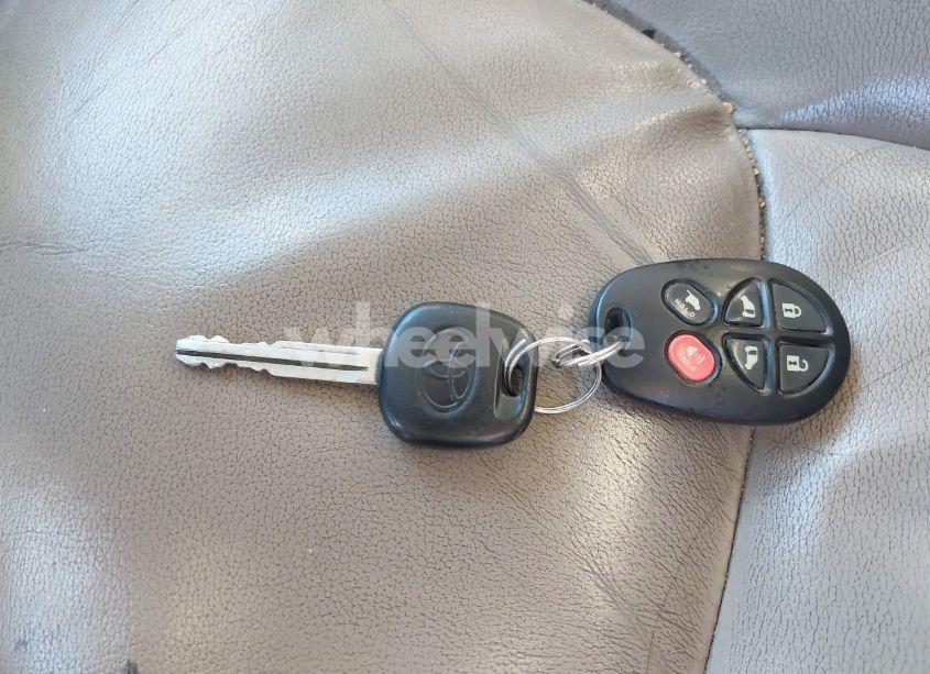 Photo 11 of 2009 Toyota Sienna LIMITED (VIN 5TDZK22C49S235404)