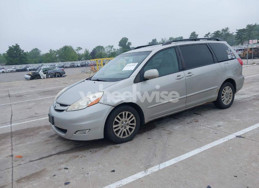 Photo 2 of 2009 Toyota Sienna XLE (VIN 5TDZK22C49S258892)