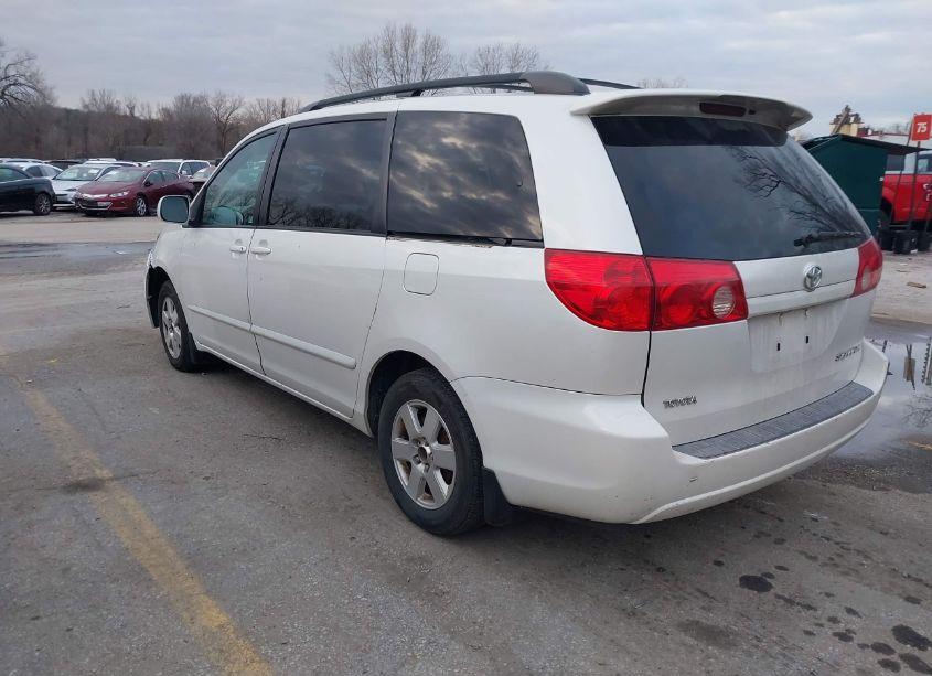 Photo 3 of 2007 Toyota Sienna XLE (VIN 5TDZK22C57S075868)