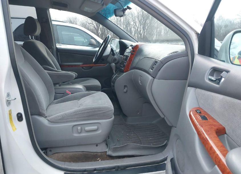 Photo 5 of 2007 Toyota Sienna XLE (VIN 5TDZK22C57S075868)