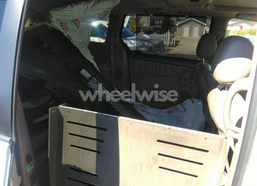 Photo 8 of 2007 Toyota Sienna (VIN 5TDZK22C57S090127)