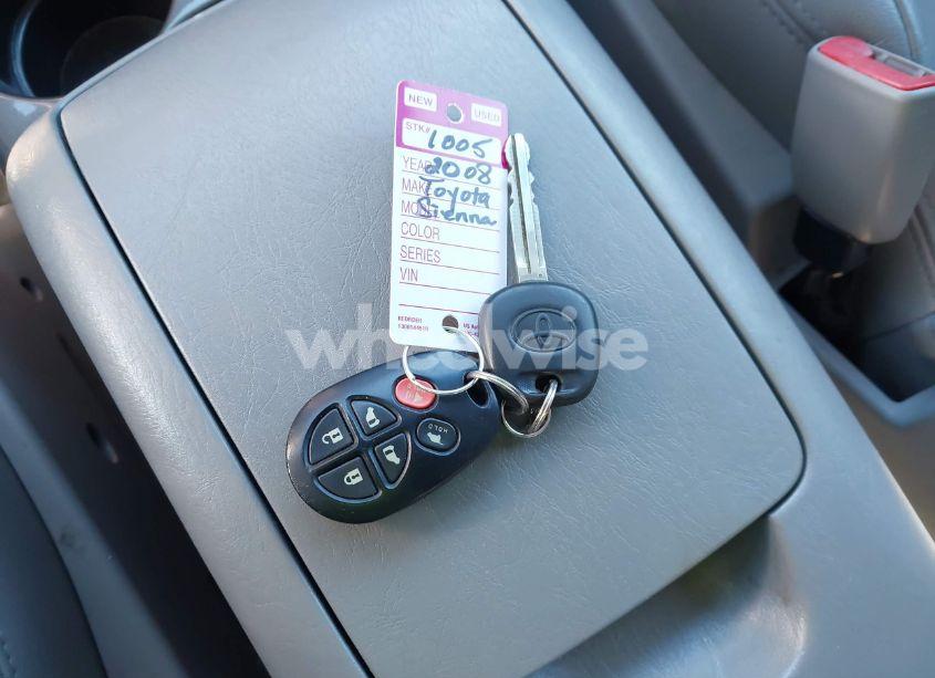 Photo 11 of 2008 Toyota Sienna XLE (VIN 5TDZK22C58S139859)