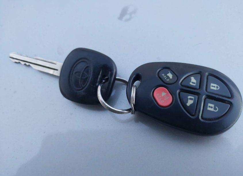 Photo 11 of 2008 Toyota Sienna LIMITED (VIN 5TDZK22C58S212602)