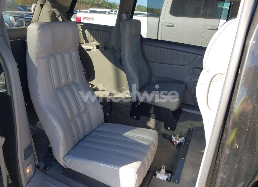 Photo 8 of 2009 Toyota Sienna XLE (VIN 5TDZK22C59S235573)