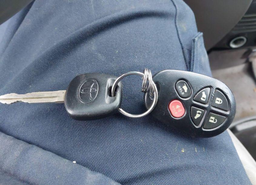 Photo 11 of 2009 Toyota Sienna XLE (VIN 5TDZK22C59S269013)