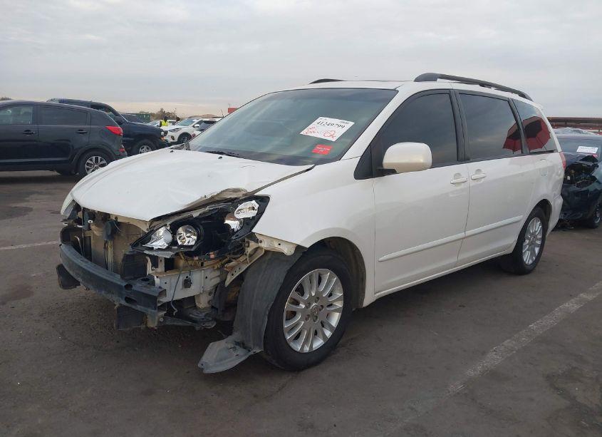 Photo 2 of 2007 Toyota Sienna XLE (VIN 5TDZK22C67S080304)