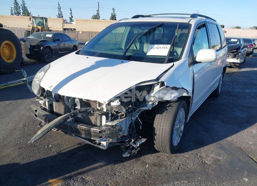 Photo 2 of 2007 Toyota Sienna XLE (VIN 5TDZK22C67S089858)