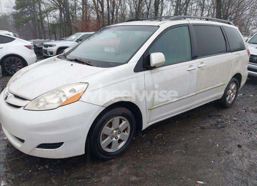 Photo 2 of 2008 Toyota Sienna XLE (VIN 5TDZK22C68S199035)