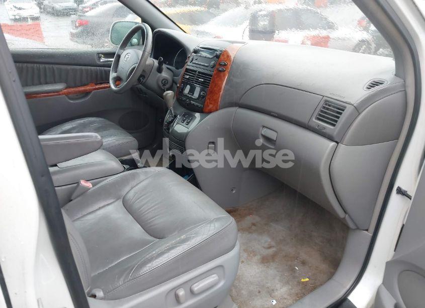 Photo 5 of 2008 Toyota Sienna XLE (VIN 5TDZK22C68S199035)