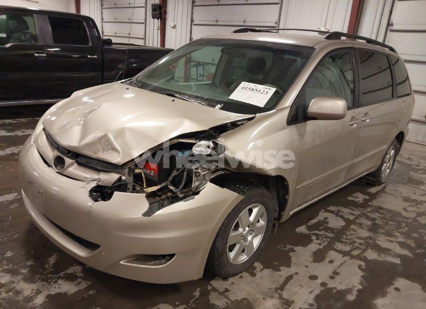Photo 2 of 2008 Toyota Sienna XLE (VIN 5TDZK22C68S209899)