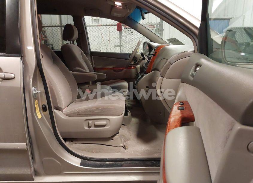 Photo 5 of 2008 Toyota Sienna XLE (VIN 5TDZK22C68S209899)