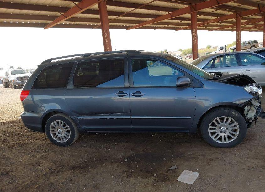 Photo 13 of 2009 Toyota Sienna XLE (VIN 5TDZK22C69S225537)