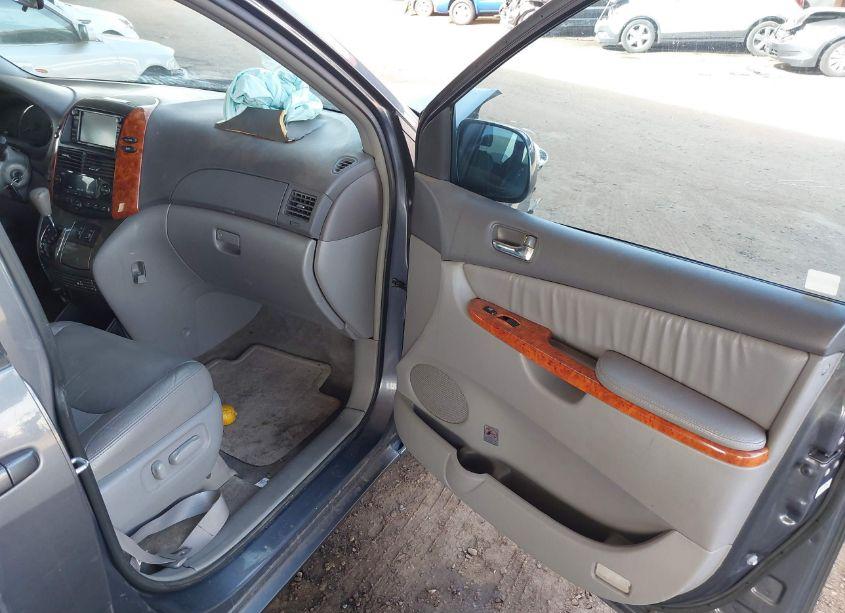 Photo 5 of 2009 Toyota Sienna XLE (VIN 5TDZK22C69S225537)