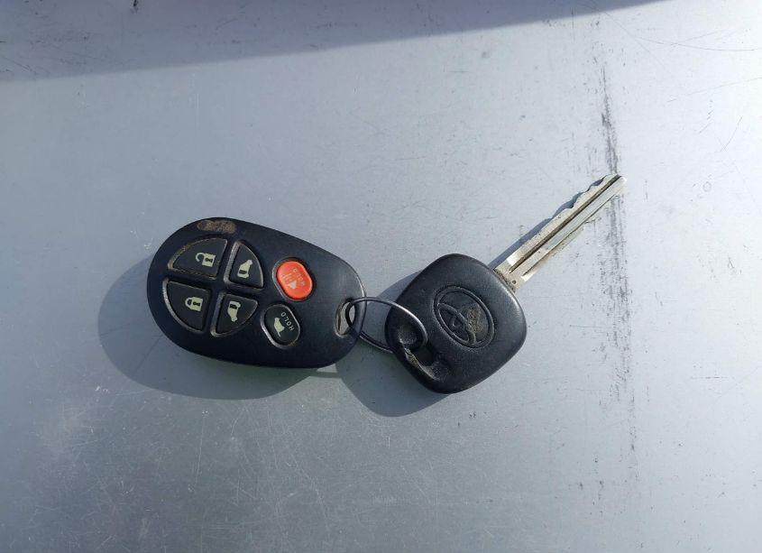 Photo 11 of 2009 Toyota Sienna LIMITED (VIN 5TDZK22C69S251894)