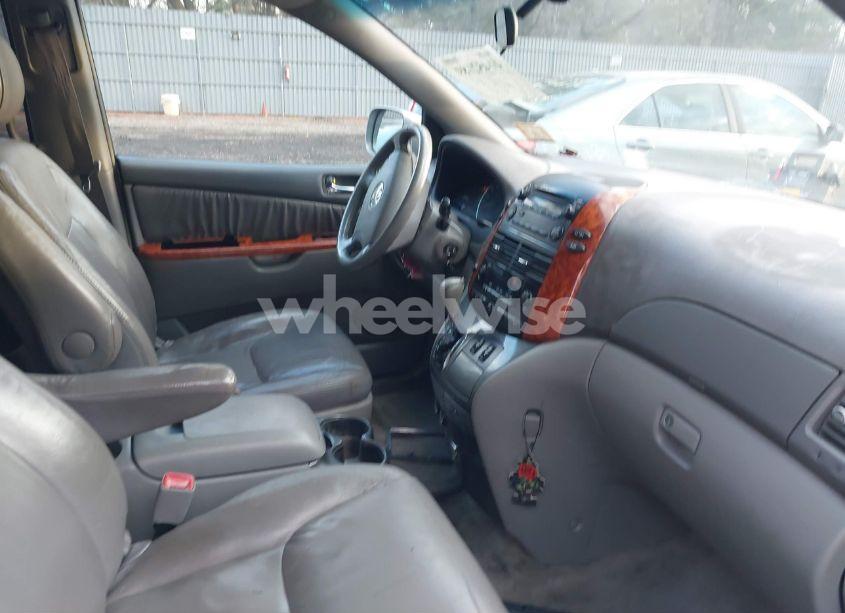 Photo 5 of 2007 Toyota Sienna XLE (VIN 5TDZK22C77S033766)