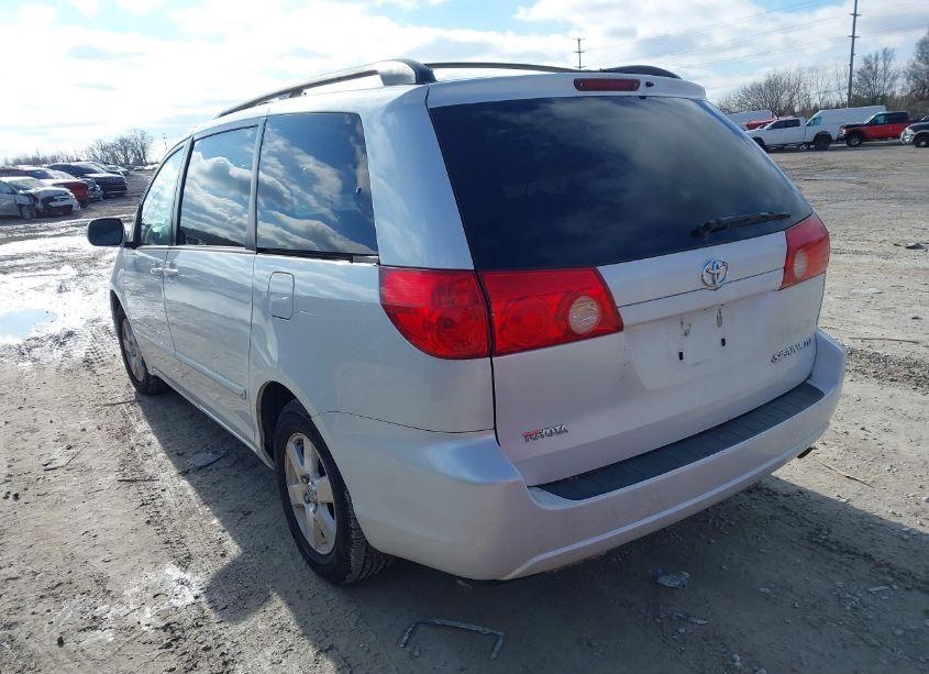 Photo 3 of 2007 Toyota Sienna XLE (VIN 5TDZK22C77S071952)