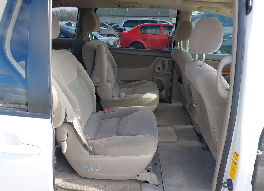 Photo 8 of 2007 Toyota Sienna XLE (VIN 5TDZK22C77S071952)