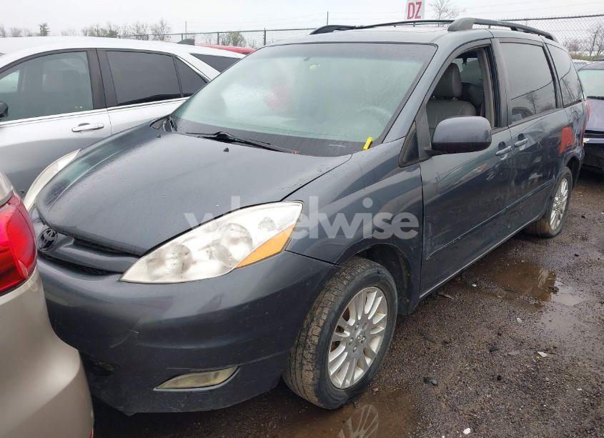 Photo 2 of 2009 Toyota Sienna XLE (VIN 5TDZK22C79S244341)