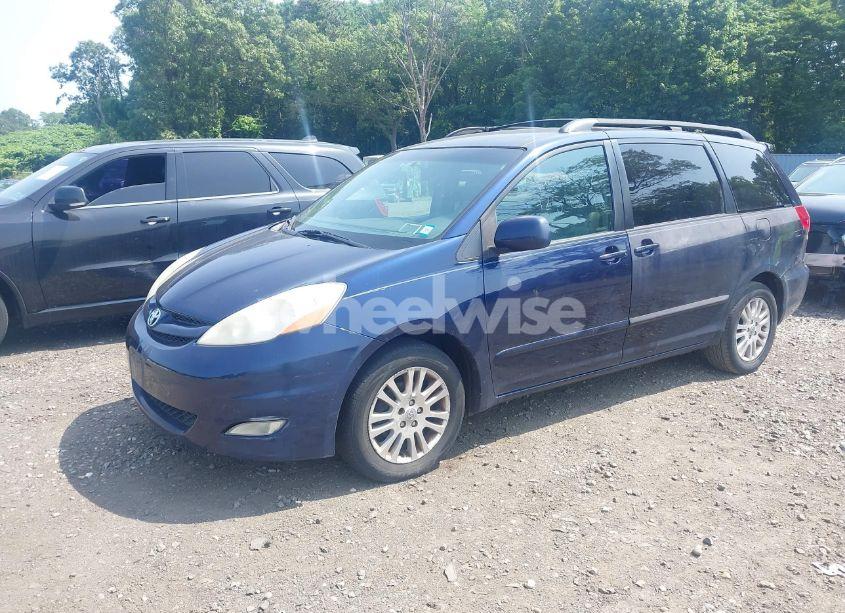 Photo 2 of 2007 Toyota Sienna XLE (VIN 5TDZK22C87S002915)